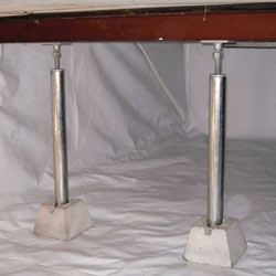 crawl space jack posts installed in an encapsulated crawl space in Menasha