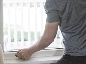 Sticking Windows and Doors Contractor